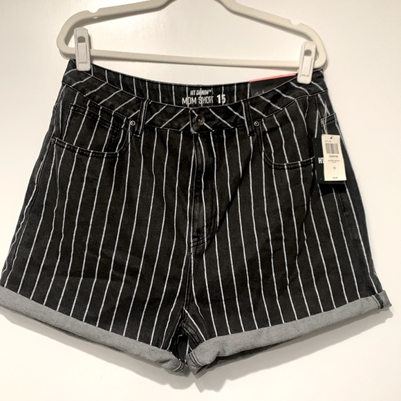 Hot Topic HT Denim Mom High Waist Black & White Vertical Sripe Shorts Size 15 - Picture 2 of 8